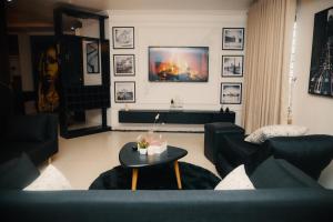 3 bedroom Block Of Flats Short let Off Admiralty Way Lekki Phase 1 Lagos 3 bedroom Block Of Flats Short let Off Admiralty Way Lekki Phase 1 Lagos