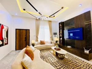 4 bedroom Flat & Apartment Short let Osapa London Lekki Lagos