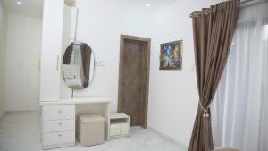4 bedroom Flat & Apartment Short let Wasimi Primary Health Centre Maryland Lagos 4 bedroom Flat & Apartment Short let Wasimi Primary Health Centre Maryland Lagos