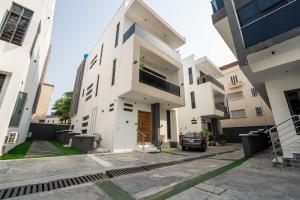 4 bedroom Block Of Flats Short let Banana Island Victoria Island Lagos