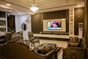 4 bedroom Flat & Apartment Short let Adeniyi Jones Ikeja Lagos 4 bedroom Flat & Apartment Short let Adeniyi Jones Ikeja Lagos