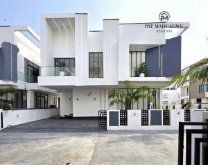 5 bedroom Detached Duplex For Sale Hampton Lake Estate, Chevron Alternative Route, Lekki, Lagos State Chevron Drive Lekki Lagos