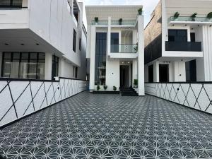 5 bedroom Detached Duplex For Sale In A Serene & Secure Estate Chevron Drive Lekki Lagos