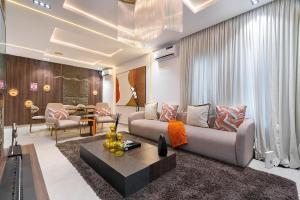 5 bedroom Self Contain Short let Off Admiralty Way Lekki Phase 1 Lagos