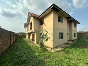 3 bedroom Block Of Flats For Sale Adaba Near Lifeforte School Apete Ibadan Oyo