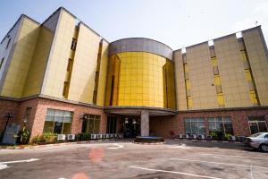 Hotel For Sale Heart Of Abuja / Garki Garki Abuja Phase 1 