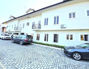 3 bedroom Flat & Apartment For Rent Lekki Phase 1 Lagos