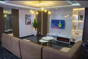 3 bedroom Self Contain Short let Off Oduduwa Crescent, Ikeja GRA Lagos