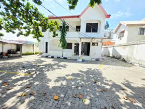 3 bedroom Office For Rent Lekki Phase 1 Lagos
