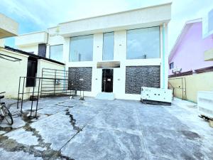 2 bedroom Shop For Rent Lekki Phase 1 Lagos