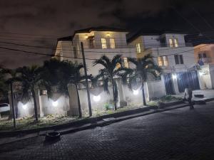 3 bedroom Block Of Flats For Rent Off Admiralty Lekki Phase 1 Lagos 3 bedroom Block Of Flats For Rent Off Admiralty Lekki Phase 1 Lagos