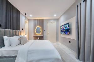 2 bedroom Flat & Apartment Short let Lekki Phase 1 Lagos