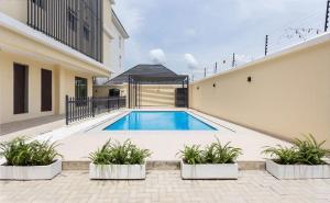 5 bedroom Semi detached Duplex For Sale Estate Ikoyi Lagos