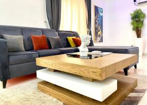 3 bedroom Flat & Apartment Short let Off Freedom Way Lekki Phase 1 Lagos