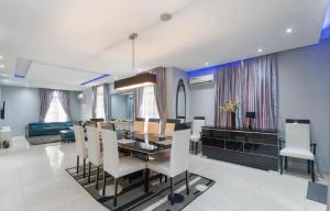 4 bedroom Self Contain Short let Parkview Estate Ikoyi Lagos