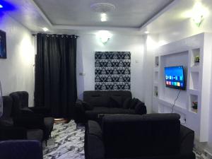 2 bedroom Block Of Flats Short let Umuekune Irete Owerri Imo