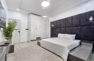 3 bedroom Flat & Apartment For Rent Ikate Lekki Lagos