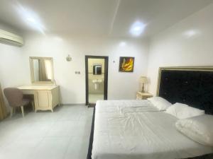 1 bedroom Mini Flat For Rent Off Glover Road By Pick And Pay Supermarket Ikoyi Lagos