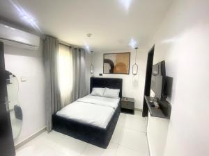 1 bedroom Self Contain For Rent By Glover Road Ikoyi Lagos