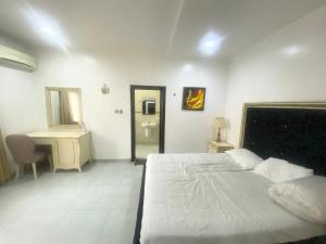 1 bedroom Mini Flat For Rent Off Glover Road By Pick N Pay Supermarket Ikoyi Lagos
