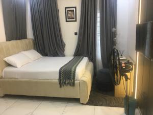 1 bedroom Studio Apartment Short let Off Oduduwa Crescent Ikeja GRA Lagos