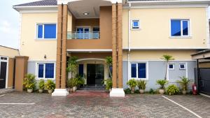 10 bedroom Hotel For Sale Sangotedo Ajah Close To The Express Ajah Lagos