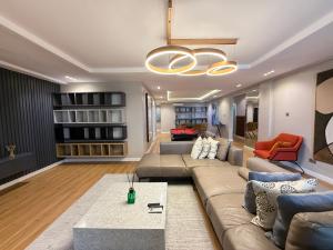3 bedroom Flat & Apartment For Rent Admiralty Close Lekki Phase 1 Lagos