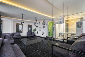 5 bedroom Self Contain Short let Off Admiralty Lekki Phase 1 Lagos