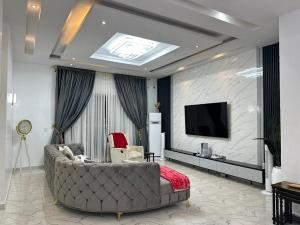 3 bedroom Block Of Flats Short let Ikeja GRA Lagos