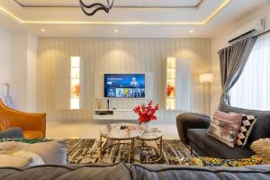 1 bedroom Flat & Apartment Short let Lekki Phase 1 Lagos