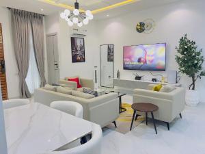 3 bedroom Duplex Short let Opebi Ikeja Lagos