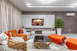 1 bedroom Block Of Flats Short let Lekki Phase 1 Lagos