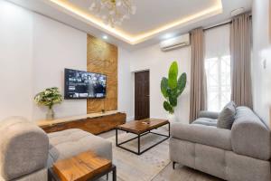 1 bedroom Block Of Flats Short let Oniru Victoria Island Lagos
