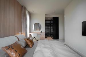 2 bedroom Block Of Flats Short let Oniru Victoria Island Lagos