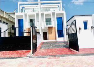5 bedroom Duplex For Sale Monastery Road Sangotedo Ajah Lagos