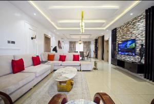 3 bedroom Shared Apartment For Rent Ikoyi Lagos