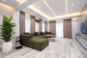 3 bedroom Flat & Apartment Short let Palace Road Oniru Victoria Island Lagos