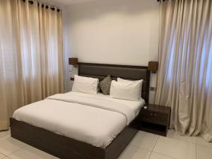 4 bedroom Block Of Flats Short let Lekki Phase 1 Lagos