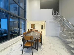 4 bedroom Penthouse For Rent Victoria Island Lagos