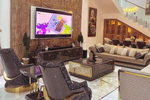 5 bedroom Self Contain Short let Off Admirathy Road Lekki Phase 1 Lagos