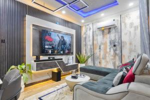 3 bedroom Self Contain Short let Off Admiralty Way Lekki Phase 1 Lagos