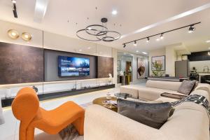 2 bedroom Block Of Flats Short let Lekki Phase 1 Lagos