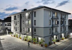 3 bedroom Block Of Flats For Rent Osapa Lekki Lagos