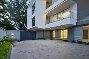 3 bedroom Flat & Apartment For Rent Banana Island Ikoyi Lagos