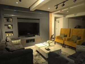 3 bedroom Block Of Flats For Rent Ikoyi South West Lagos