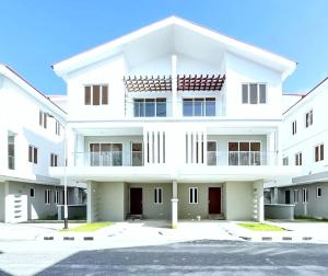 4 bedroom Semi detached Duplex For Sale Chevron Drive Lekki Lagos