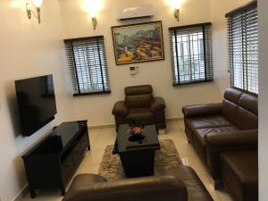 1 bedroom Mini Flat For Rent Shonibare Estate Maryland Lagos