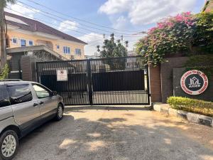 3 bedroom Block Of Flats For Rent Okupe Estate. Maryland Ikeja Lagos