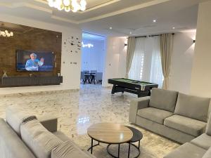 1 bedroom Shared Apartment Short let Orchid Road Lekki Expressway Lagos