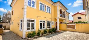 3 bedroom Flat & Apartment For Rent Lekki Phase 1 Lagos
